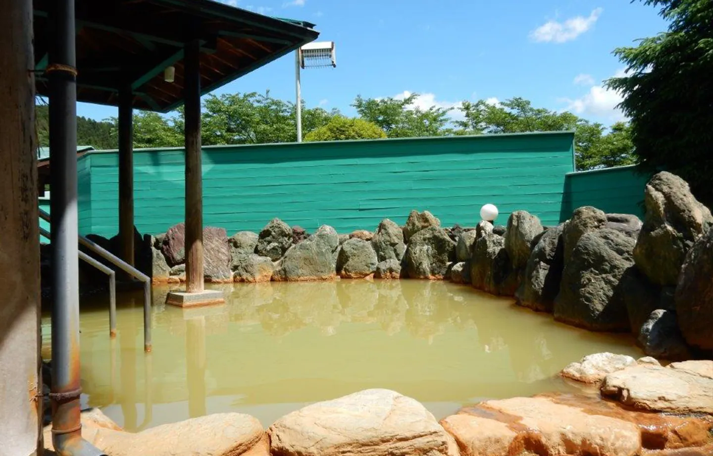 濃厚天然温泉に入り心と身体をリフレッシュ！