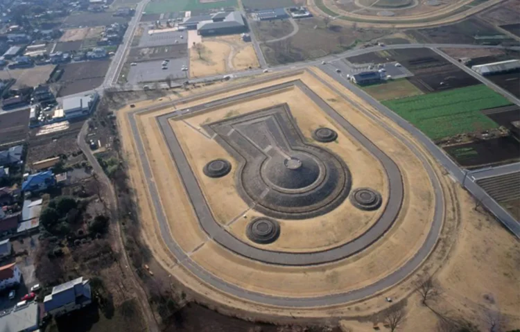 保渡田古墳群をめぐる