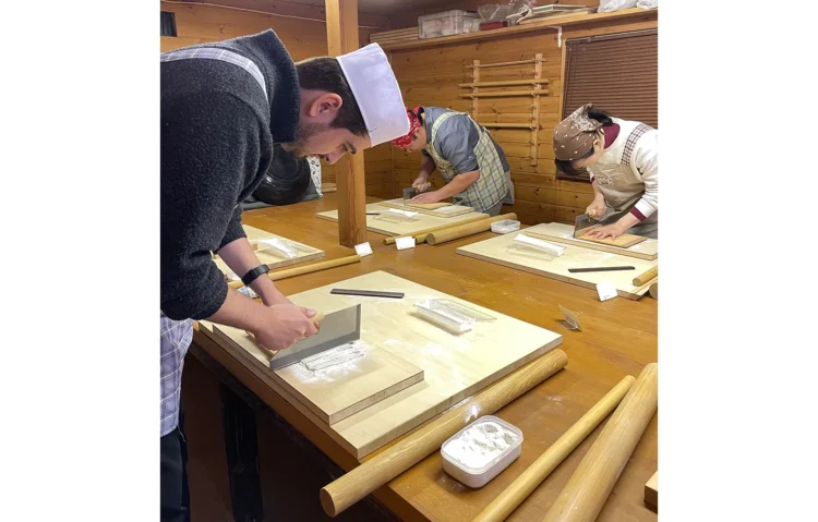 【本格そば打ち体験でリトリート】五感で楽しむ“手打ちの醍醐味”。1日1組限定の贅沢プラン。　