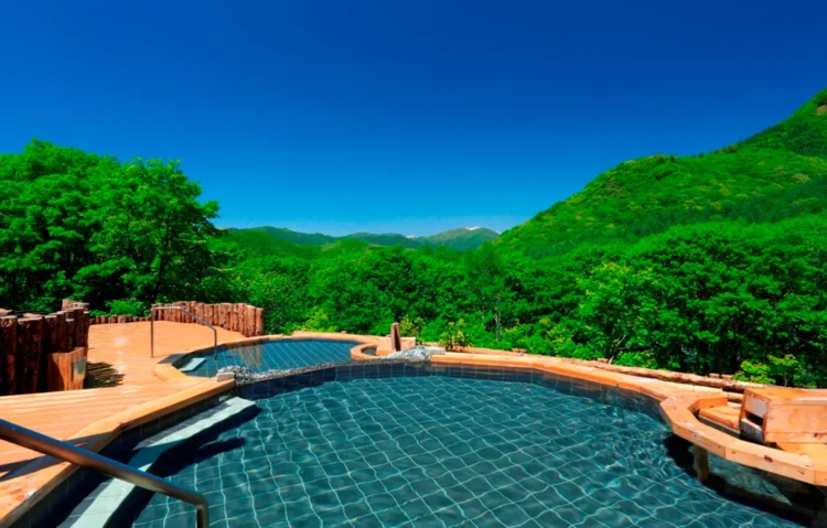 【大人のリトリート旅】24時間ステイ＋館内利用券1,000円付き！極上の美肌の湯と1泊2食付きバイキングを楽しもう！