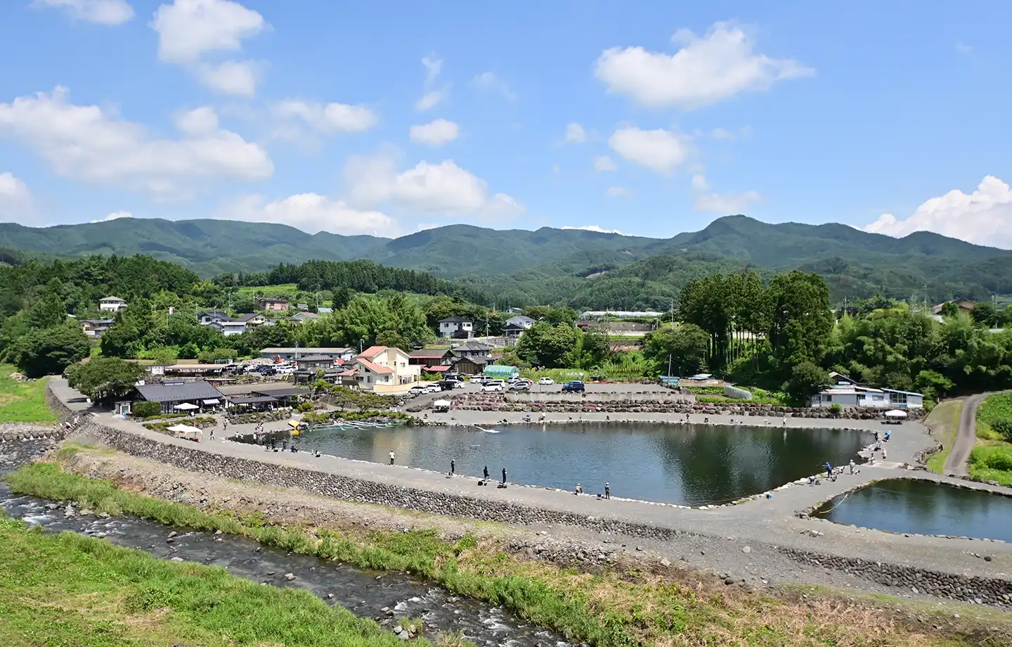 大自然に囲まれて行うフィッシング