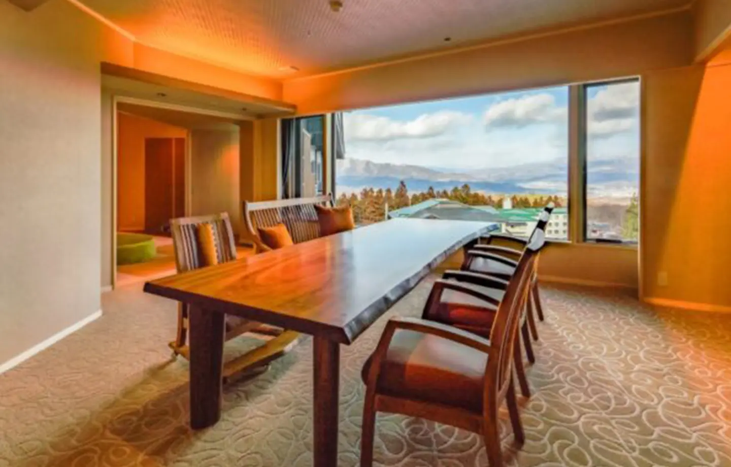 ◇◆お部屋でのご夕食◆◇伊勢海老・米沢牛などの贅沢食材を専属料理人が提供 特別室で眺める　絶景夕食【1日1組様限定リトリートプラン】